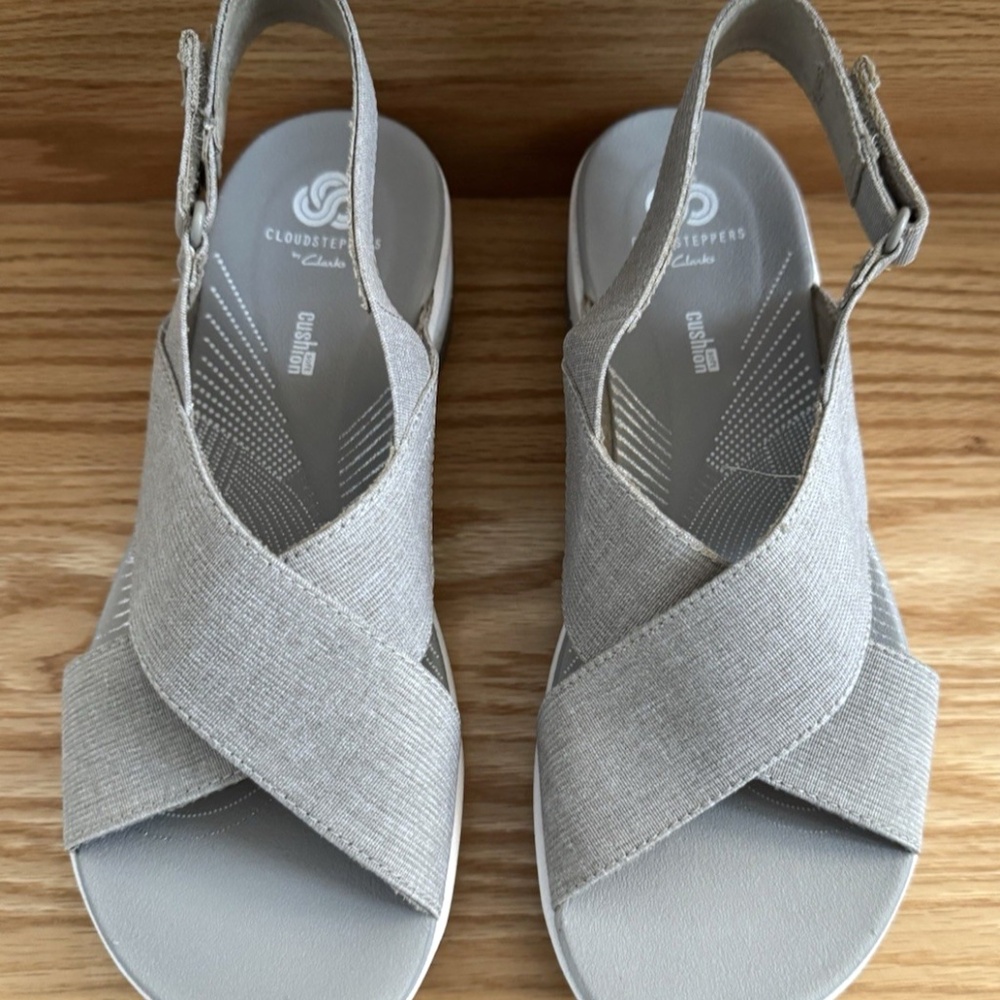 Clarks Cloudstepper Arla Kaydin Sandals Size 6 1/2 Wide - BRAND NEW Gray Beige